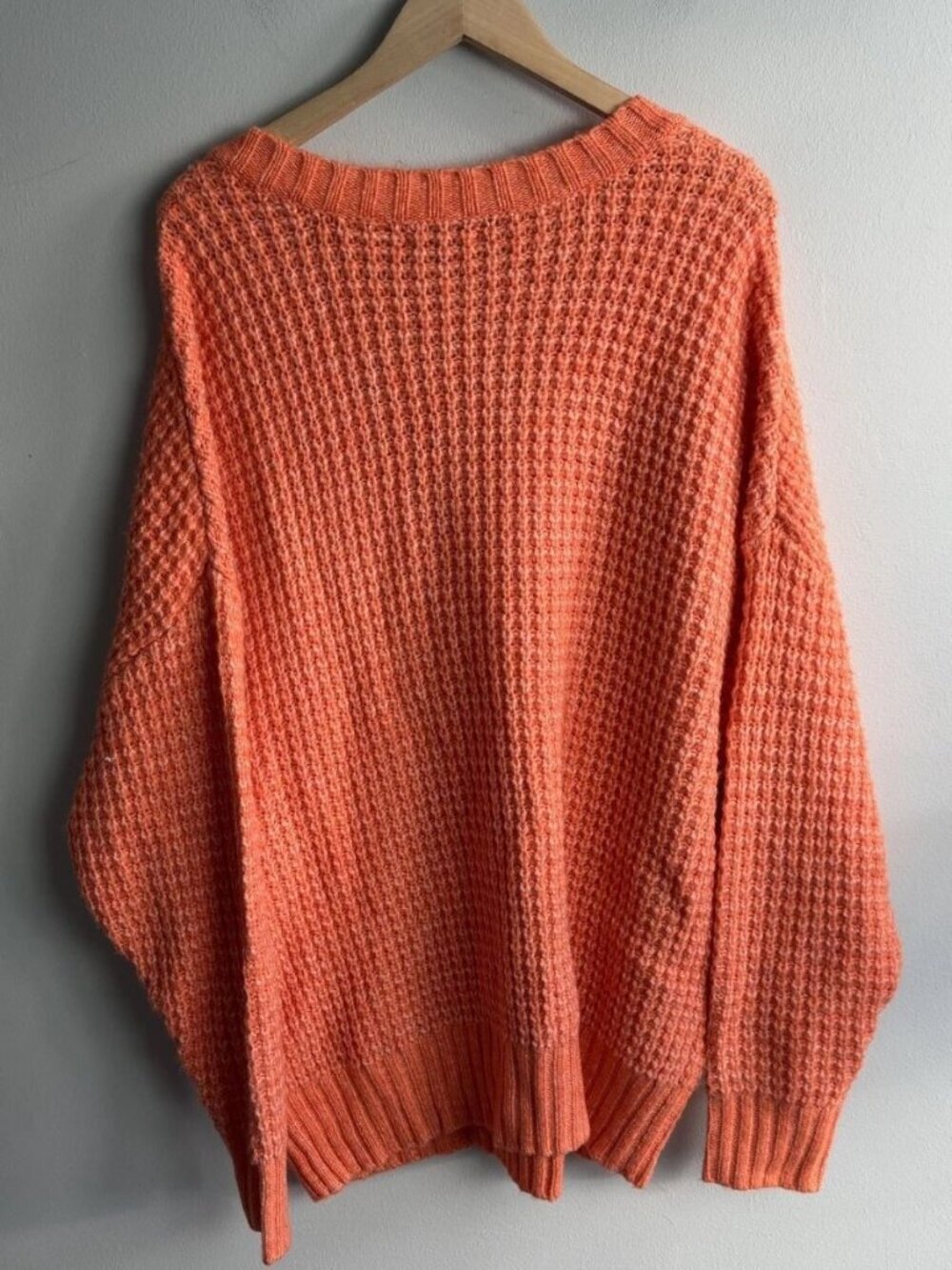 American Eagle Women's Oversized V-Neck Waffle Knit Sweater Orange Size Medium - Picture 2 of 3
